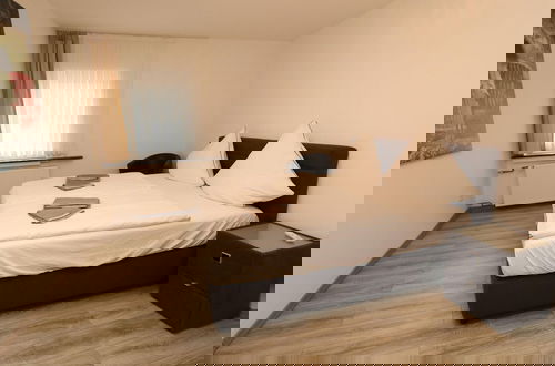 Photo 5 - Cosy Apartment in Essen With Balcony