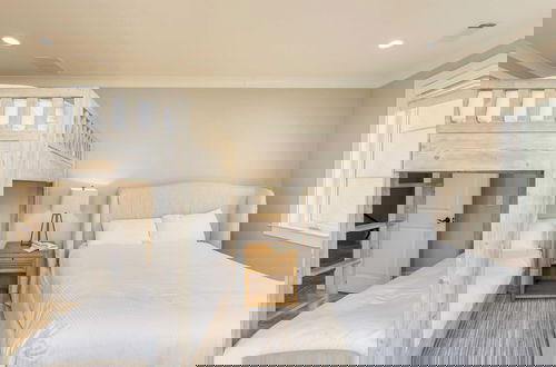 Foto 38 - Sleeps 24! Priv Beach Boardwalk, Pool, Ocean View 24 Bradley Cir by Avantstay