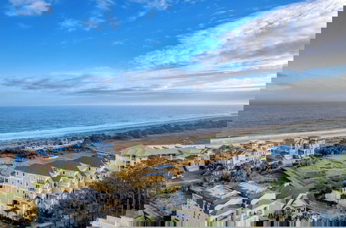 Foto 13 - Sleeps 24! Priv Beach Boardwalk, Pool, Ocean View 24 Bradley Cir by Avantstay