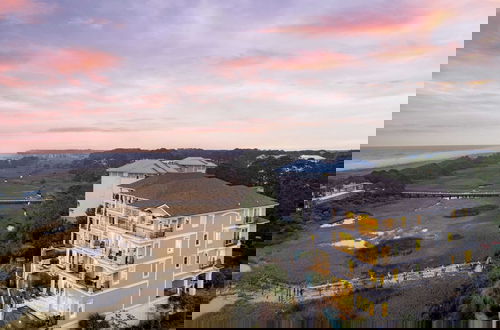 Foto 3 - Sleeps 24! Priv Beach Boardwalk, Pool, Ocean View 24 Bradley Cir by Avantstay