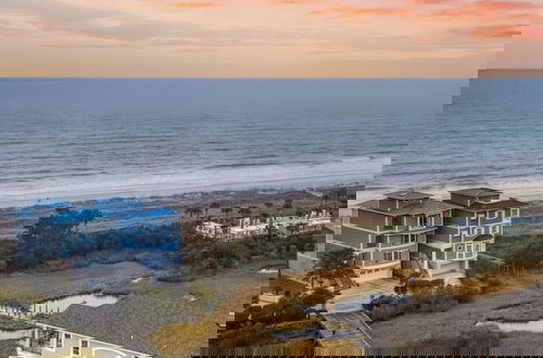 Foto 1 - Sleeps 24! Priv Beach Boardwalk, Pool, Ocean View 24 Bradley Cir by Avantstay