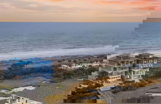 Foto 1 - Sleeps 24! Priv Beach Boardwalk, Pool, Ocean View 24 Bradley Cir by Avantstay
