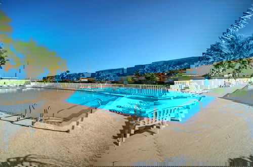 Foto 25 - Steps to Sandfest Beach Access, 2 Pools, Pickleball Beach Bliss by Avantsta