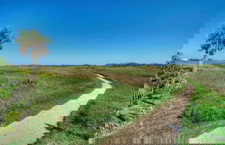 Foto 2 - Steps to Sandfest Beach Boardwalk, Pool, Tennis Beach Bungalow by Avantstay