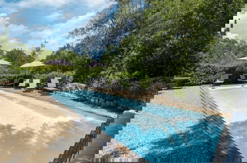 Foto 21 - Beautiful Holiday Home With Private Pool