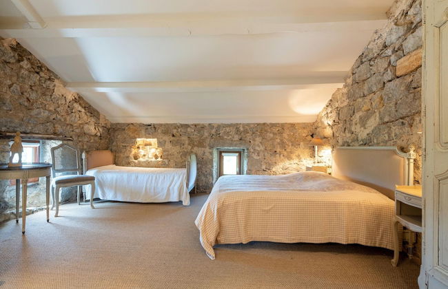 Beautiful Holiday Home With Private Pool - Photo 4