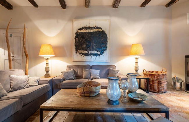 Beautiful Holiday Home With Private Pool - Photo 12