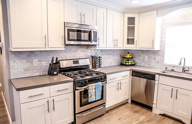 Adorable 3 Bedroom 2 Bath Home - Foto 9