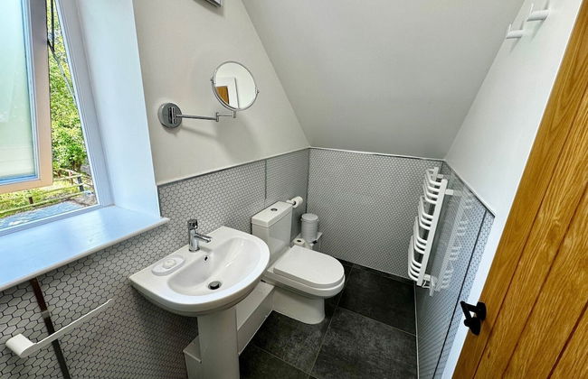 Cozy Studio Attic Retreat in Bettws Newydd - Photo 6