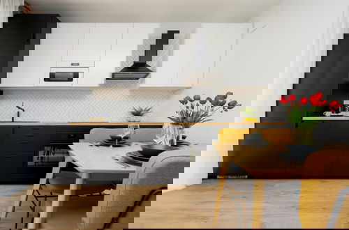 Foto 6 - Bright Apartment With Parking by Renters