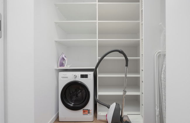 Bright Apartment With Parking by Renters - Photo 16