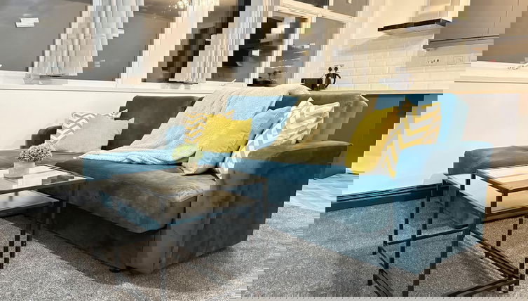 Foto 1 - Stylish City Centre Apt- 25 Off Monthly Stays!