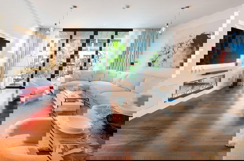 Foto 9 - Trendy City Walk Living w Pool View Balcony
