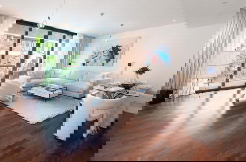 Foto 4 - Trendy City Walk Living w Pool View Balcony