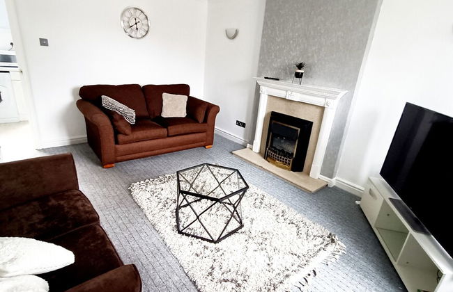 Cozy 3-Bed Family Home with Free Parking - Foto 40