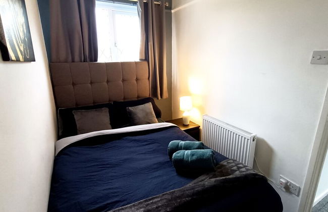 Cozy 3-Bed Family Home with Free Parking - Foto 2