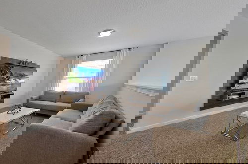 Foto 19 - 5 Bed In Champions Gate, Modern Decor, Kid Themed Rooms, Game Room, Gated Resort! 5 Bedroom Home by RedAwning