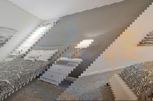 Foto 2 - 5 Bed In Champions Gate, Modern Decor, Kid Themed Rooms, Game Room, Gated Resort! 5 Bedroom Home by RedAwning