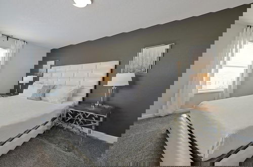 Foto 6 - 5 Bed In Champions Gate, Modern Decor, Kid Themed Rooms, Game Room, Gated Resort! 5 Bedroom Home by RedAwning