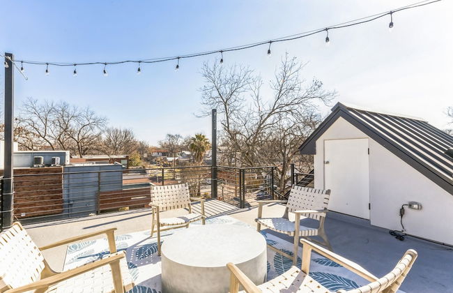 Chic Austin Getaway Brand New w/ Rooftop Patio! - Photo 16