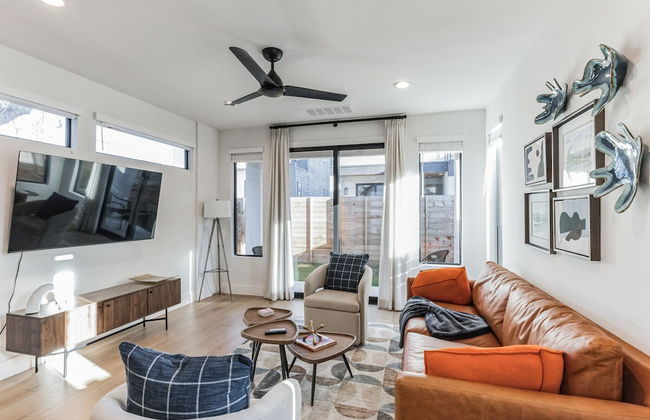 Chic Austin Getaway Brand New w/ Rooftop Patio! - Photo 15