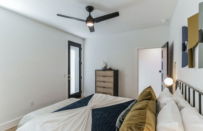 Chic Austin Getaway Brand New w/ Rooftop Patio! - Photo 3
