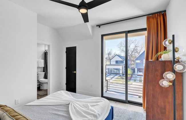 Chic Austin Getaway Brand New w/ Rooftop Patio! - Photo 4