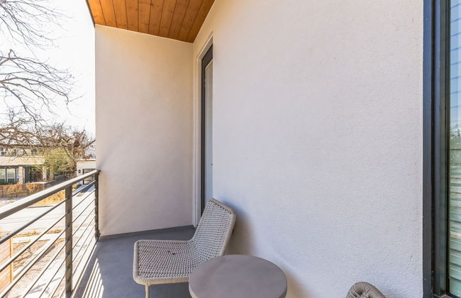 Chic Austin Getaway Brand New w/ Rooftop Patio! - Photo 21