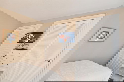 Foto 4 - Dolphin Point 104b 2 Bedroom Condo by RedAwning