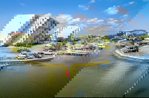 Foto 36 - Dolphin Point 303A is a Cute 2 BR overlooking the Harbor by RedAwning