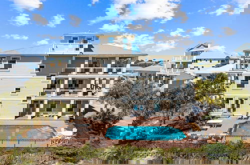 Foto 44 - Beach Views, Private Pool, Recently Remodeled - Steps To The Beach! 7 Bedroom Home by RedAwning