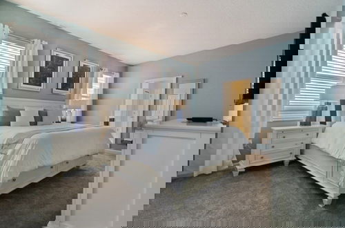 Foto 2 - Lovely Pool Home With Spa And Game Room 8 Bedroom Condo by RedAwning
