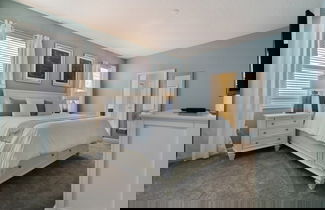 Foto 2 - Lovely Pool Home With Spa And Game Room 8 Bedroom Condo by RedAwning