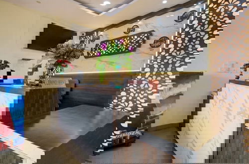 Photo 4 - iROOMZ Hotel Sweekar Suites