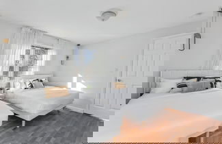 Foto 2 - Luxury NY Home with Free Parking