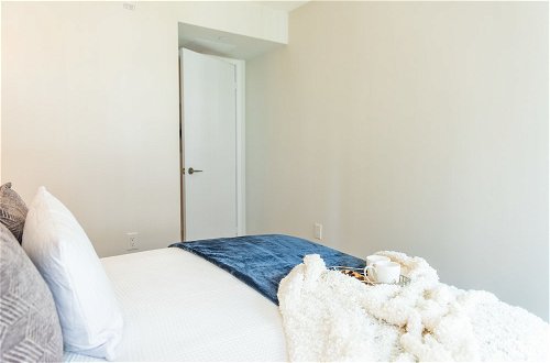 Photo 23 - QuickStay - Premium 2-Bedroom with CN Tower & Lake Views