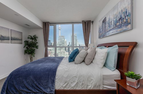 Foto 1 - QuickStay - Premium 2-Bedroom with CN Tower & Lake Views