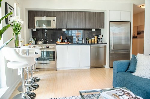 Foto 47 - QuickStay - Premium 2-Bedroom with CN Tower & Lake Views