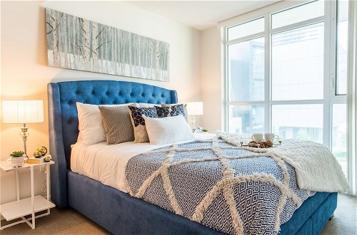 Foto 66 - QuickStay - Premium 2-Bedroom with CN Tower & Lake Views