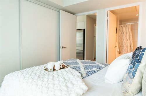Foto 21 - QuickStay - Premium 2-Bedroom with CN Tower & Lake Views