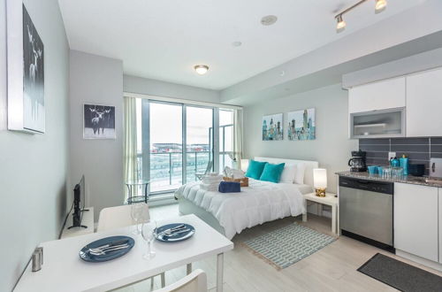 Photo 3 - Lakeview Luxury Oasis, Downtown Aqua Studio