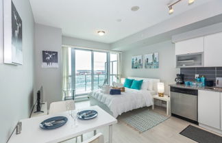 Photo 3 - Lakeview Luxury Oasis, Downtown Aqua Studio