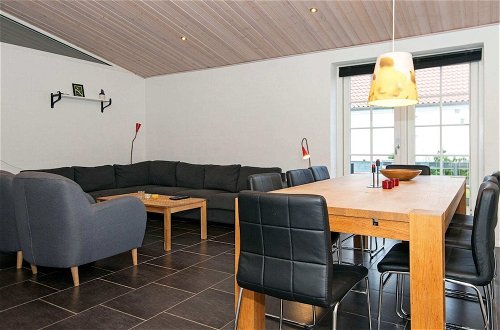 Photo 9 - 10 Person Holiday Home in Blavand