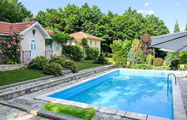 Luxury Green Oasis Villa With Pool! - Foto 6