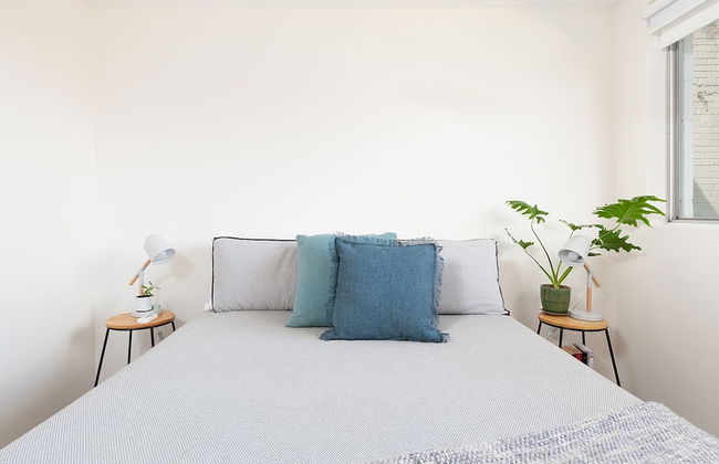 Surf Side Oasis with Balcony near Beach - Foto 4