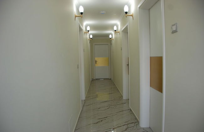 Crown Deluxe Apartments - Foto 1
