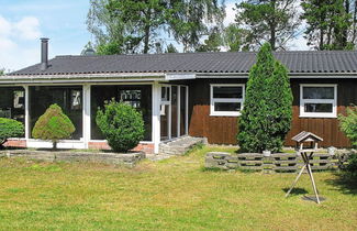 Photo 1 - 6 Person Holiday Home in Vaeggerlose