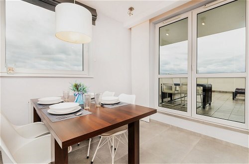 Photo 46 - City and Sea View Apartment by Renters
