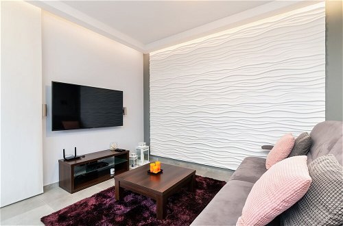 Photo 20 - City and Sea View Apartment by Renters