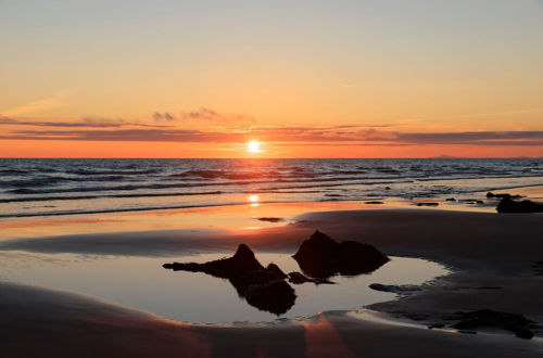 Photo 22 - Borth Family House on the Beach Sleeps 7